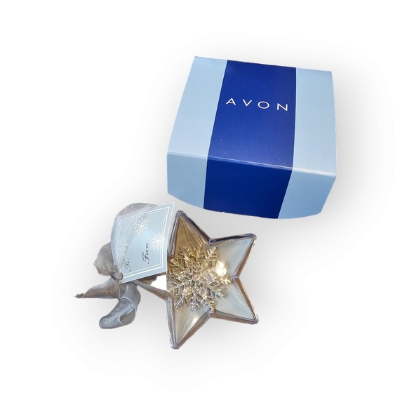 Avon Jewelry - Avon snowflake‎ brooch in ornament package, 🆕